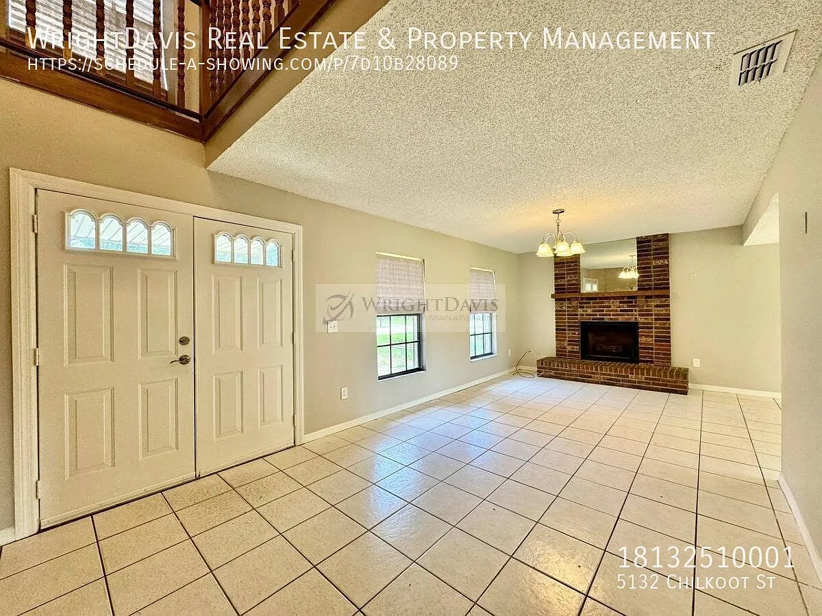 Beautifully Updated 4/3 Home in Tampa — Photo 4