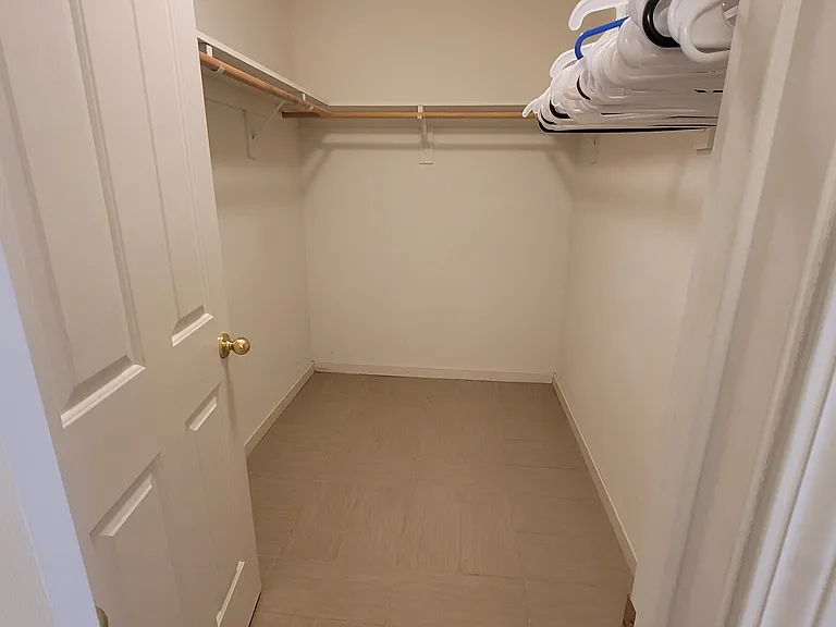 1033 Harbor Ct — Photo 13