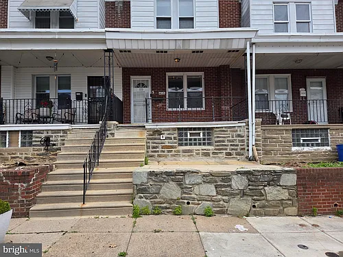 4013 Creston St Photo 1