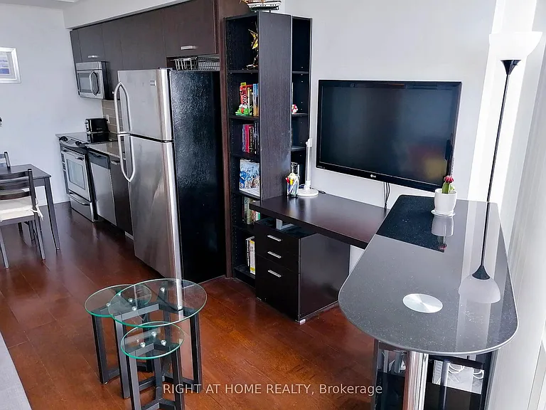832 Bay St #4709 — Photo 37
