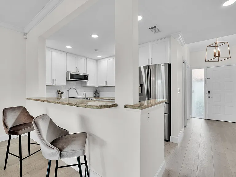 862 Hudson Ave #862 — Photo 13