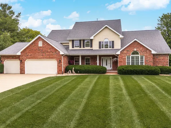 1907 Redbud Ln, Bloomington, IL 61704