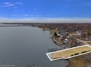 37340 Jefferson Ave, Harrison Township, MI