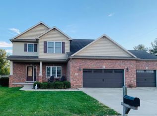 848 Deerfield Rd, Chatham, IL 62629