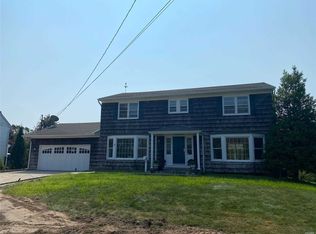 84 West Ln, Bay Shore, NY 11706
