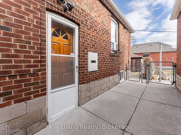 5th image of 5 Plains Rd