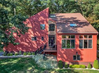 4 Powder Horn Rd, Cortlandt Manor, NY 10567