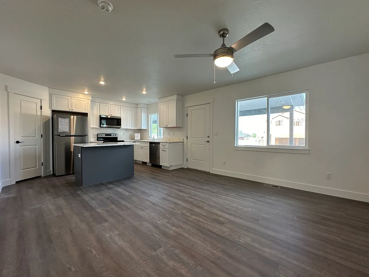 719 N 160 E - 1 — Photo 2