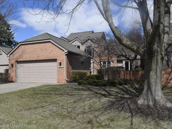37786 Siena Dr, Farmington, MI 48331