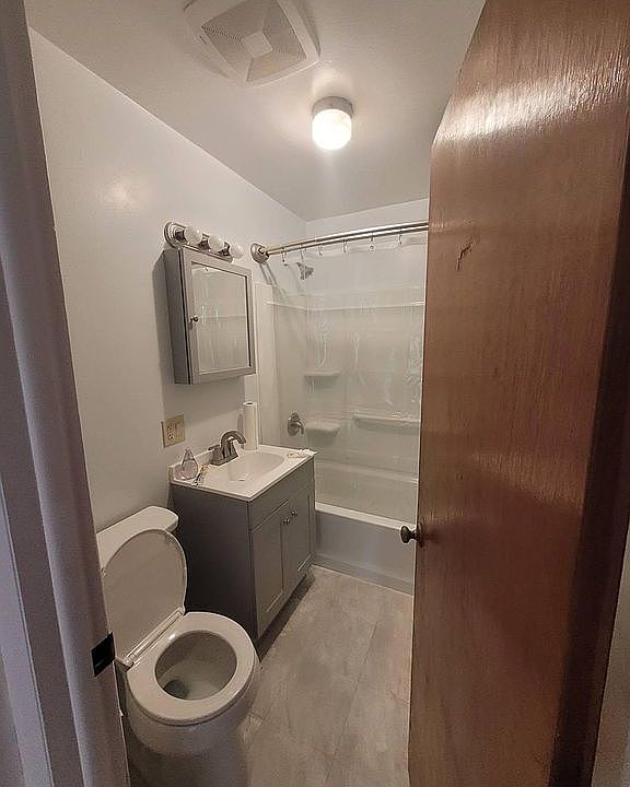 2nd image of 800 N Front St #802