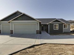 565 W Rolling Hills Ln, Wenatchee, WA 98801