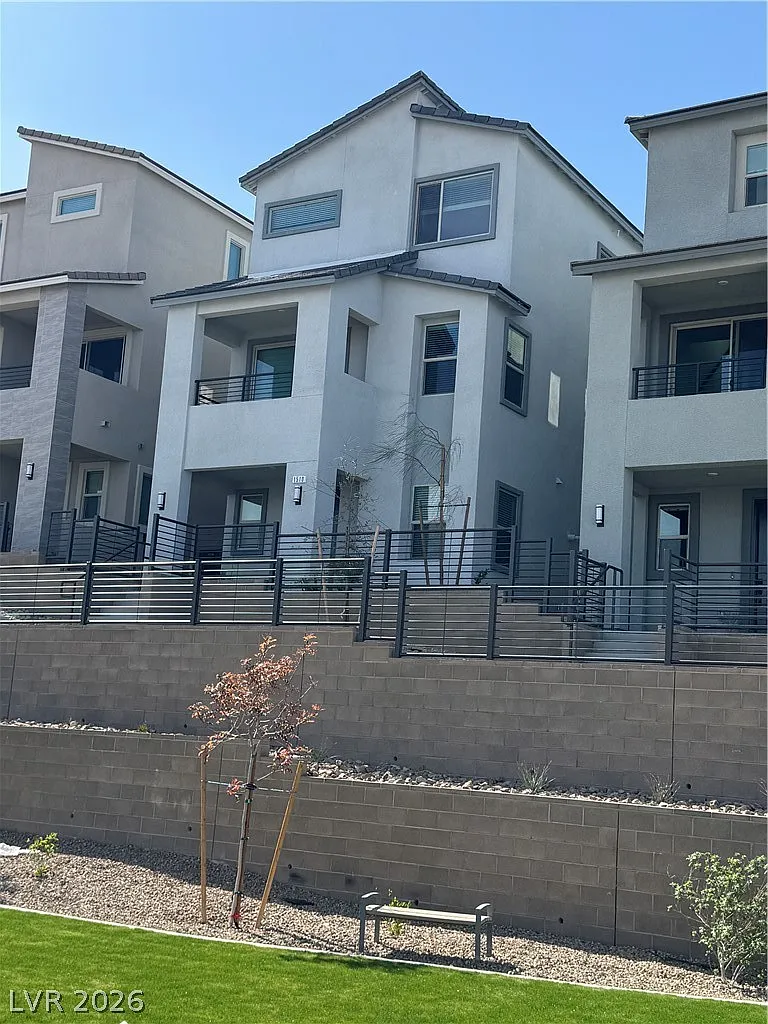 3 bed, 4.0 bath, 1806 sqft, $2,700 — Photo 2