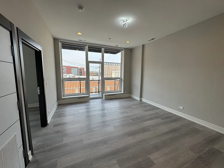 2406 W Armitage Ave #303 — Photo 4