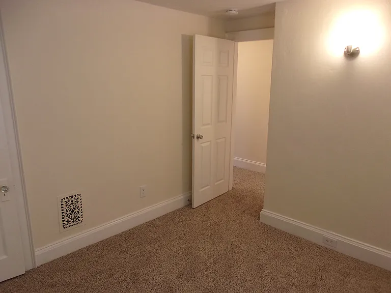 1041 Niagara Rd — Photo 6