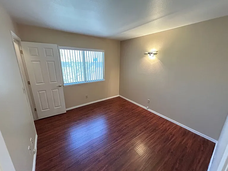 4552 Bradpoint Dr — Photo 26