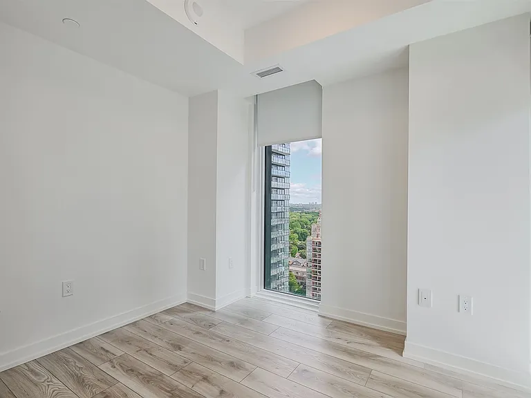 223 Redpath Ave — Photo 107