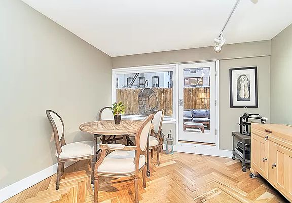 5th image of 333 E 66th St APT 1A