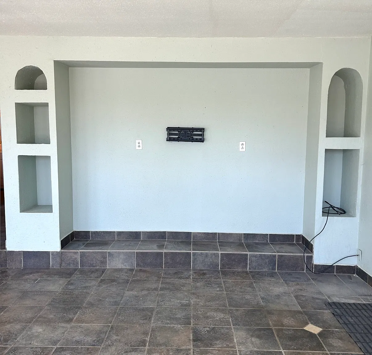 3 bed, 1350 sqft, $2,300 — Photo 3