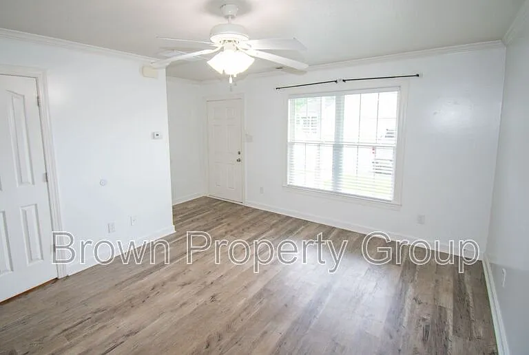 102 Springwood Dr — Photo 2