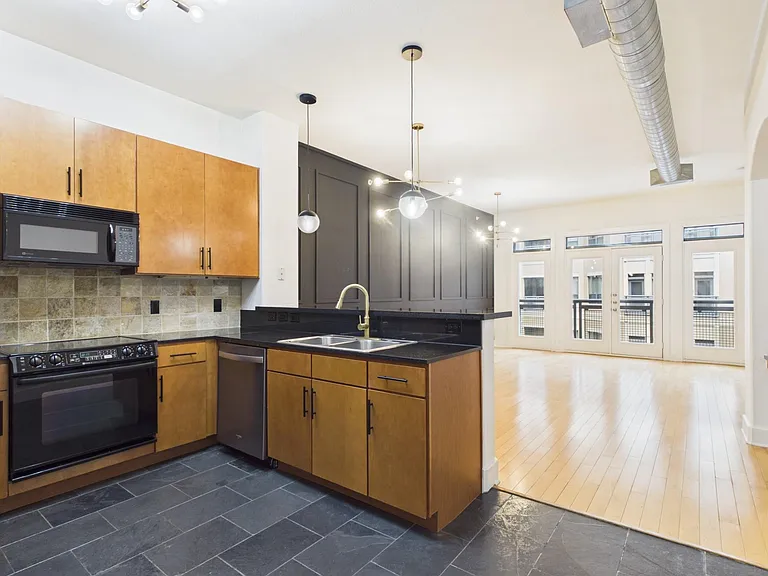 1901 Post Oak Blvd #OAK-2402 — Photo 6