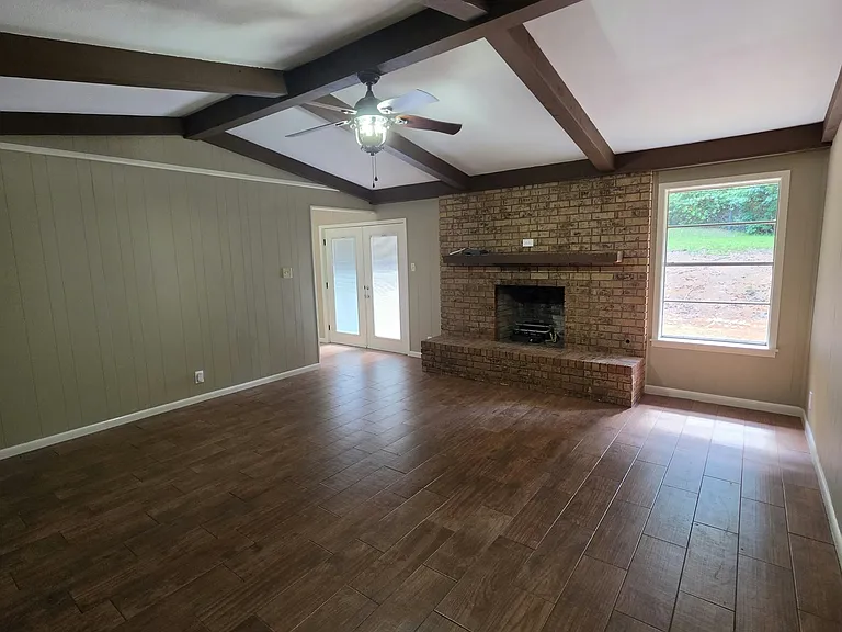 707 White Oak St — Photo 1