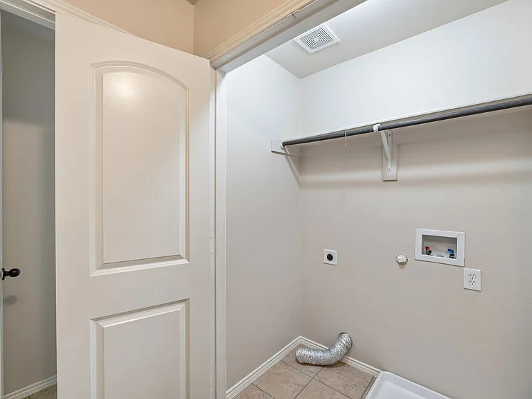 341 Orbit Dr — Photo 21