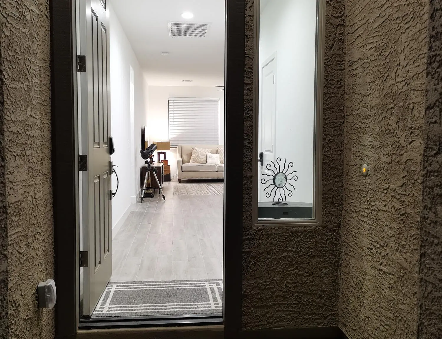 3 bed, 2.0 bath, 1637 sqft, $2,600 — Photo 4