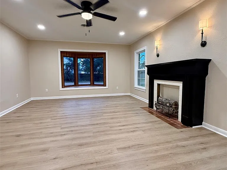 300 Dunnam Ave — Photo 11