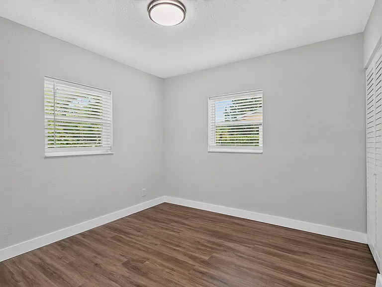 540 NE 61st Ct — Photo 21