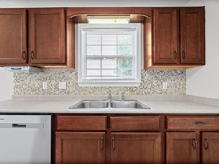 3865 Roscommon Way — Photo 11