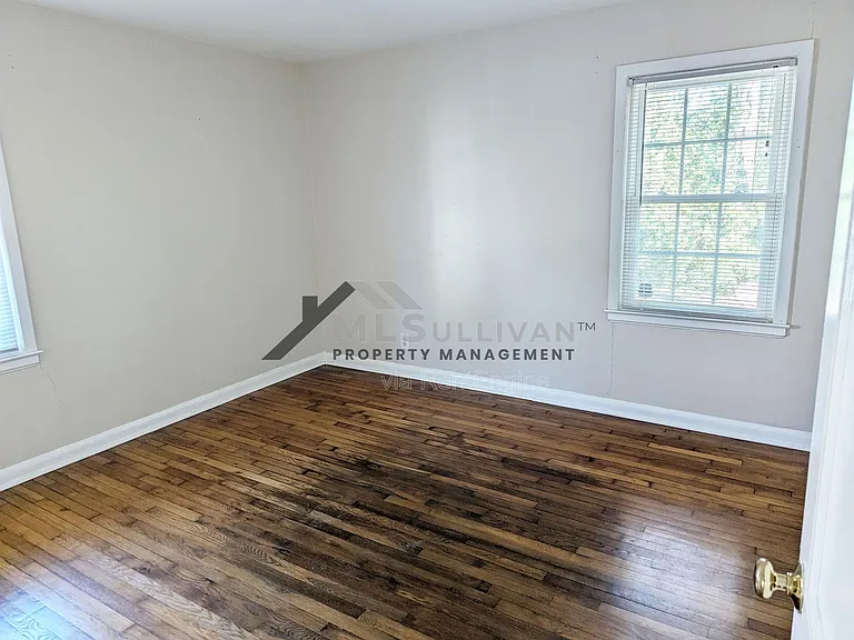 2020 Englewood Ave — Photo 6
