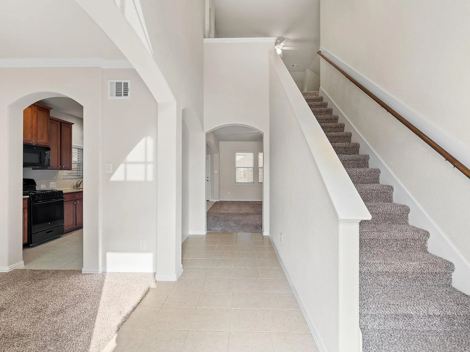 4 bed, 2.5 bath, 2536 sqft, $2,600 — Photo 4