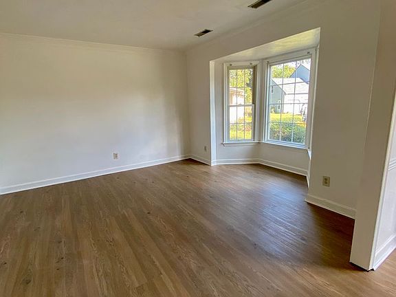 3rd image of 1005 Sullins Ct