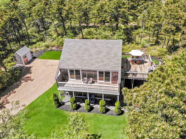 15 Deacon Vincent Way, Edgartown, MA 02539