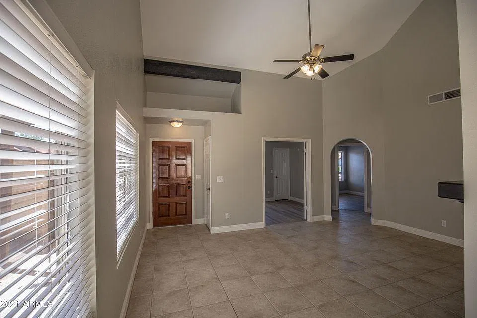 3 bed, 1217 sqft, $2,300 — Photo 4