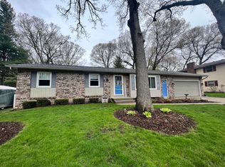 2419 Rudgate Dr NW, Grand Rapids, MI 49544