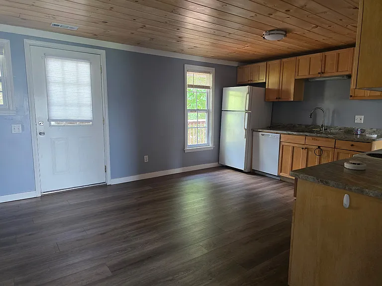 360 W 2nd St #2 — Photo 4