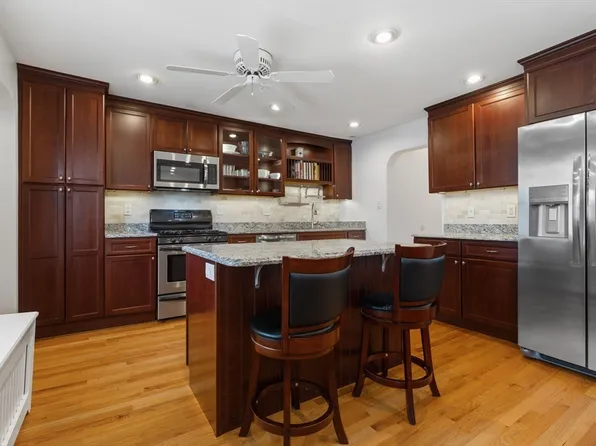 760-762 E 5th St #2, Boston, MA 02127