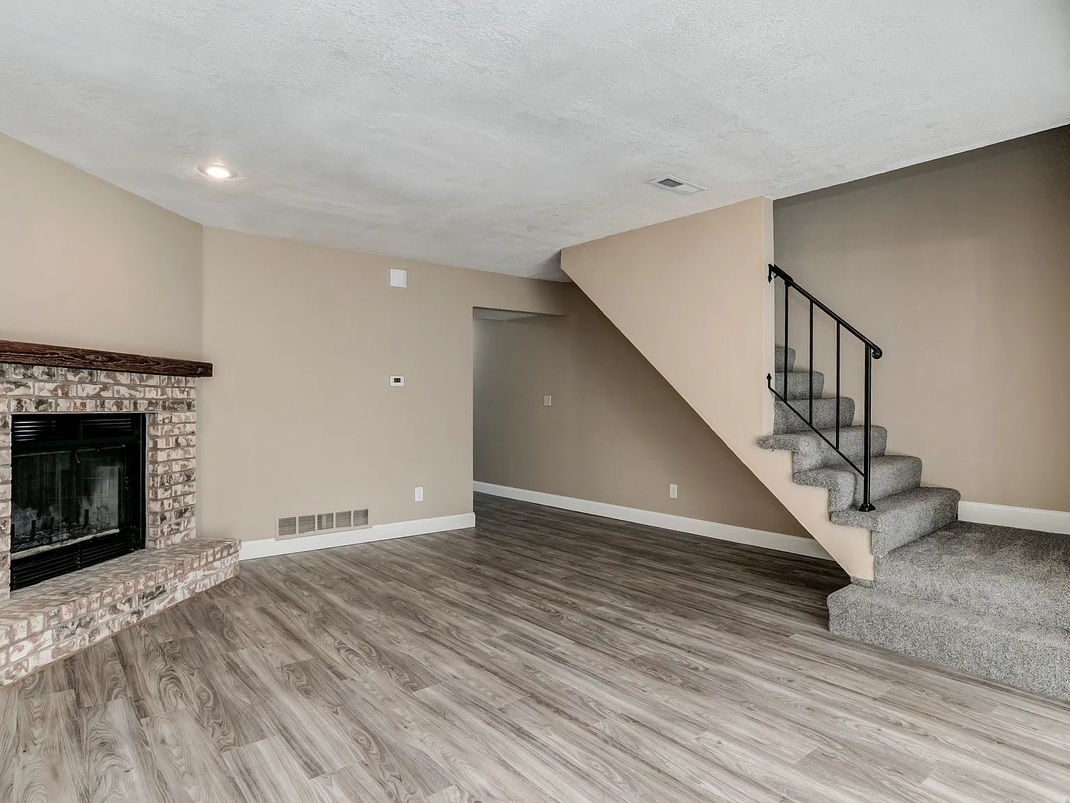 2 bed, 1.5 bath, 1162 sqft, $1,575 — Photo 2