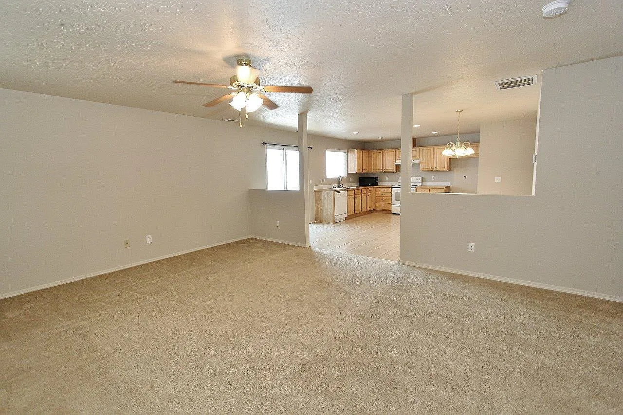 3 bed, 2.5 bath, 2064 sqft, $2,350 — Photo 2