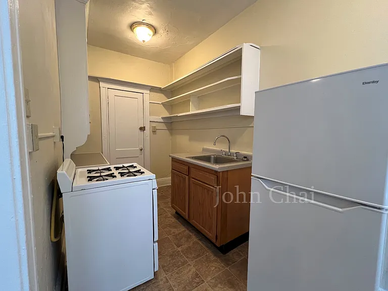 64 Woodstock Ave #8 — Photo 9