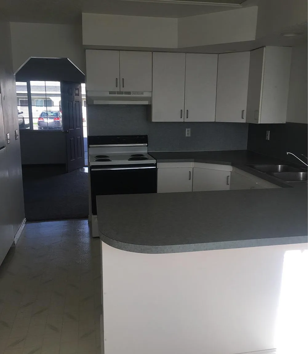 571 W 1060 N — Photo 3