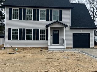 17 Elliot Ave, Lake Grove, NY 11755