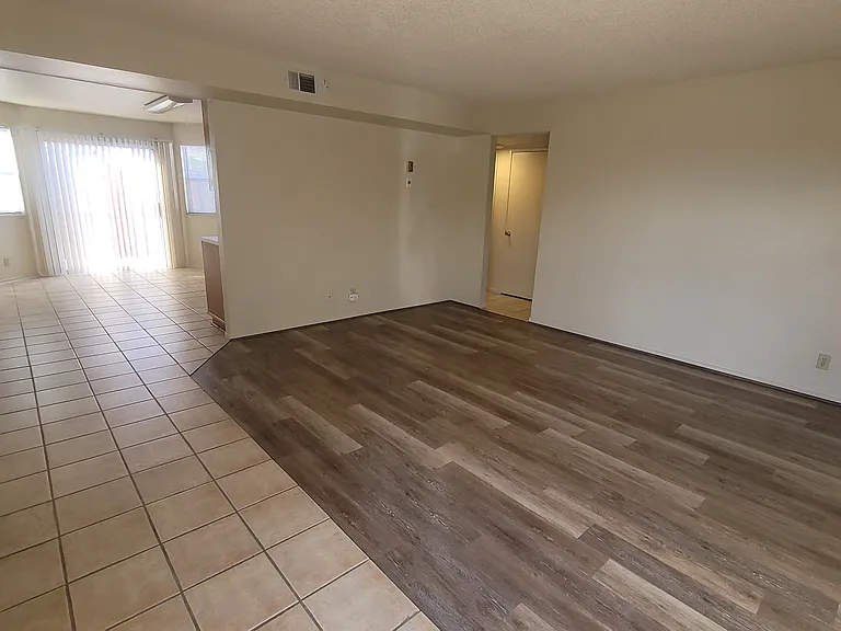 1024 W Graaf Ave #B — Photo 3