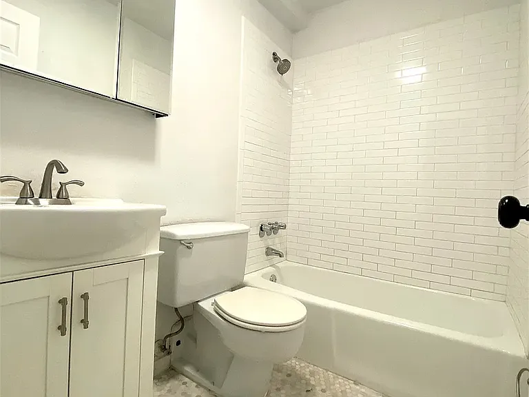 525 W 49th St #3D — Photo 6