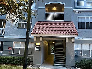1st image of 413-18001 Richmond Place Dr