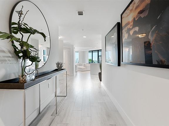 3rd image of 17111 Biscayne Blvd Unit 209