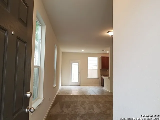 3 bed, 2.5 bath, 1663 sqft, $1,850 — Photo 4