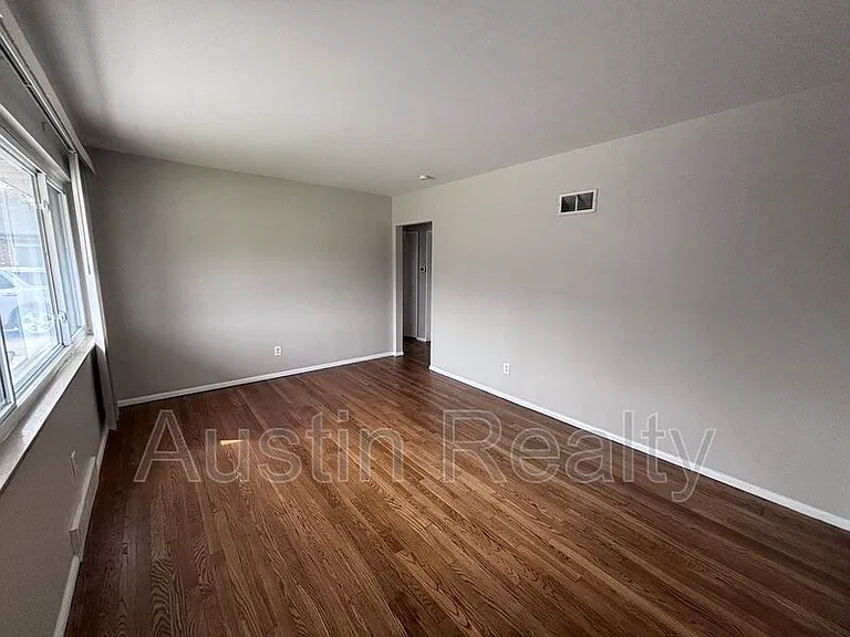 8634 Burton Ave #B — Photo 5