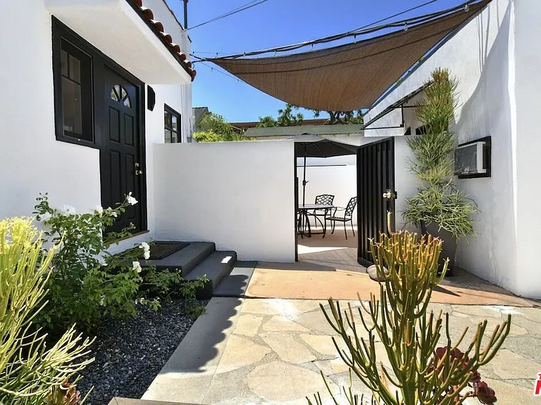 653 N West Knoll Dr — Photo 19